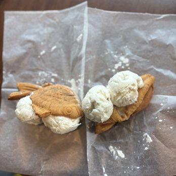 Kafe Toribashi - Vanilla ice cream with tayaki - Cafes Near Me - Monterey, California