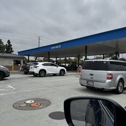 Sam’s Club Fuel Center - Busy lines