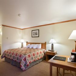 Best Western Plus Edgewater Hotel - Guest Room
