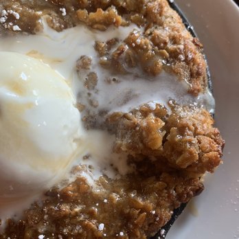 Queens Bully - The greatest cast iron apple pie and ice cream (topped with oatmeal crumbles) - Gastropubs Near Me - Forest Hills, New York Queens Bully - The greatest cast iron apple pie and ice cream (topped with oatmeal crumbles) - Gastropubs Near Me - Forest Hills, New York
