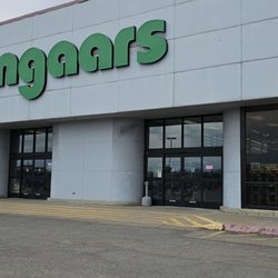 Bomgaars - Front of store