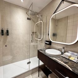 Hilton Cologne - Bathroom with huge mirror.