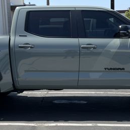 37 inch tire with 17 inch rims. 3 inch life with a level kit.