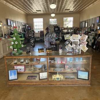 U Drop Inn - Landmarks & Historical Buildings Near Me - Shamrock, Texas
