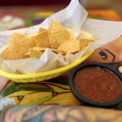 Los Cazadores - Chips & salsa