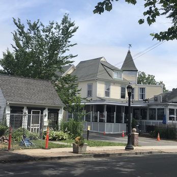 Founders House Pub and Patio - Outside - Pubs Near Me - Milford, Connecticut Founders House Pub and Patio - Outside - Pubs Near Me - Milford, Connecticut