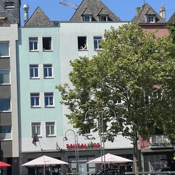 Pommes Imperivm - Courtyard views - Curry Sausage Near Me - Cologne, NW Pommes Imperivm - Courtyard views - Curry Sausage Near Me - Cologne, NW