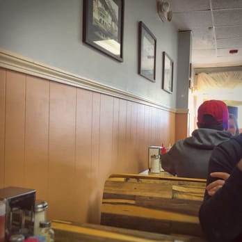 Alice's Diner Breakfast & Lunch - Super cozy atmosphere - Diners Near Me - Fall River, Massachusetts
