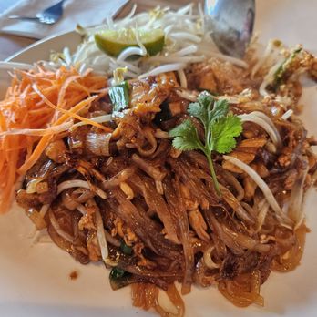 Le Dee Thai Cuisine - Thai Near Me - Chino Hills, California