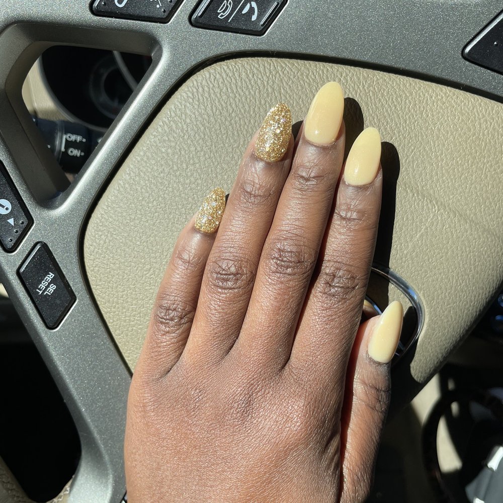 Dip manicure with tips Almond shaped nails Dip manicure with tips Almond shaped nails