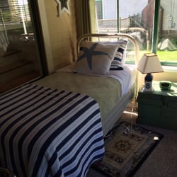 Sea Shore Cottage - Adorable sleeping porches...two!