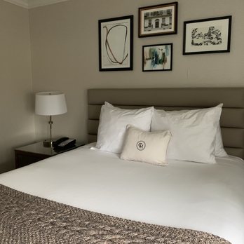 Claridge House Chicago, Tapestry Collection by Hilton - Queen room - Hotels Near Me - Chicago, Illinois Claridge House Chicago, Tapestry Collection by Hilton - Queen room - Hotels Near Me - Chicago, Illinois