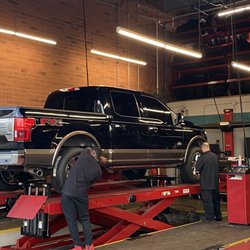Mavis Tires & Brakes - The Team working on my tires!