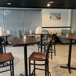 Sully’s BBQ - Seating