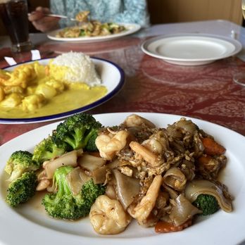 Krua Thai Restaurant - Pad Se Ew plentiful - Thai Near Me - Monterey, California Krua Thai Restaurant - Pad Se Ew plentiful - Thai Near Me - Monterey, California