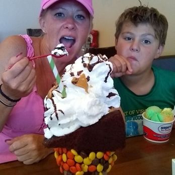 MABELS - Peanut butter Insanity - Ice Cream & Frozen Yogurt Near Me - Powhatan, Virginia