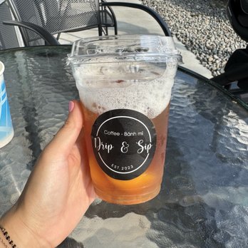 Drip & Sip - Iced peach tea (with 2 actual slices of peaches) - Coffee & Tea Near Me - Tukwila, Washington