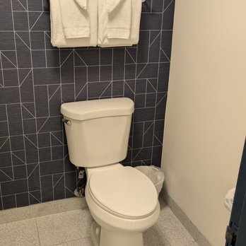 Spark by Hilton Springfield Southwest - Toilet - Hotels Near Me - Springfield, Illinois