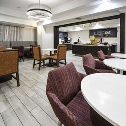 Hampton Inn Bryant - Breakfast Area