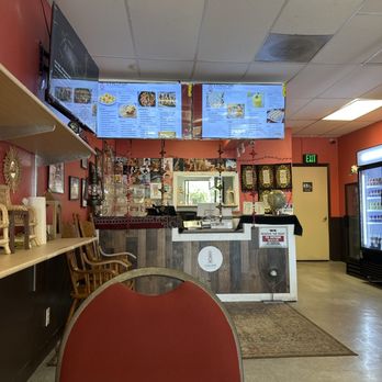 Lyallpur Grill - Entrance and order ring at back of store. - Barbeque Near Me - Sacramento, California