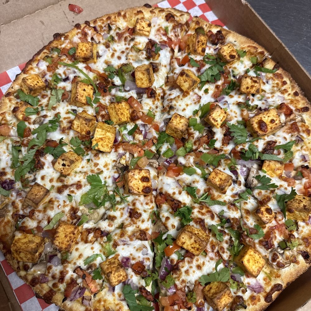 Paneer tika pizza Paneer tika pizza