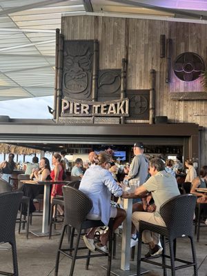 Pier Teaki by null