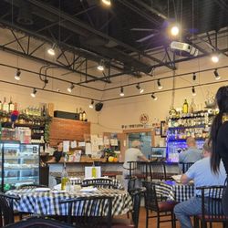 DiMaggio Cafe Restaurant & Pizza - Very cozy!