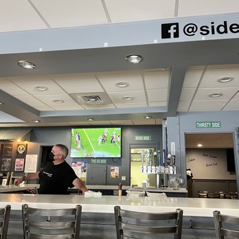 Side Street Inn - Bar area with televisions - Sports Bars Near Me - Honolulu, Hawaii Side Street Inn - Bar area with televisions - Sports Bars Near Me - Honolulu, Hawaii