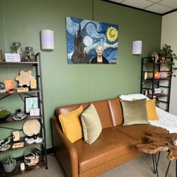 Lyndy, Reiki Master - Welcome to my Reiki Suite.