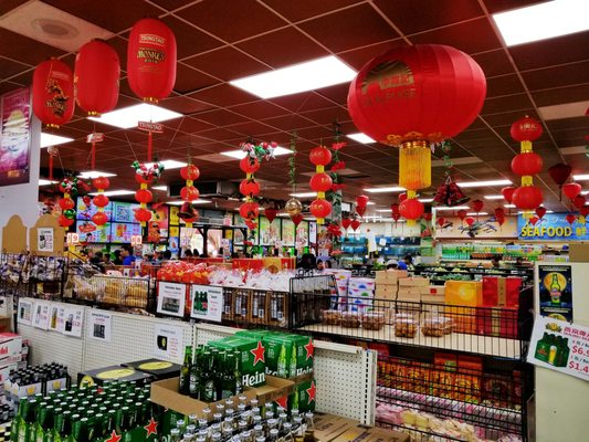 Chang Jiang Supermarket by null