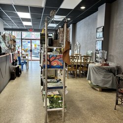 The 905 Cafe - Picture of the front from the back