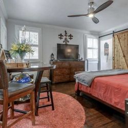 The Pickétt Fence - The New Orleans Room