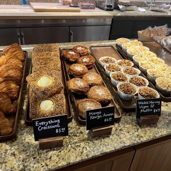 Halekulani Bakery - Sweet treats - Bakeries Near Me - Honolulu, Hawaii Halekulani Bakery - Sweet treats - Bakeries Near Me - Honolulu, Hawaii
