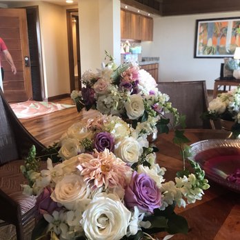 Kona Sweets Bakeshop - Wedding flower themed matched the wedding cake! - Bakeries Near Me - Kealakekua, Hawaii