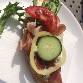 Nová hra - Prsutovy chlebicek - Cafes Near Me - Prague, Puerto Rico