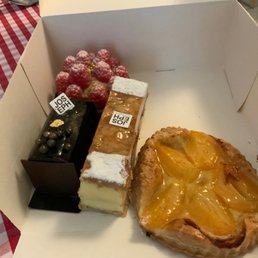 Raspberry tart, Bunche Noel, apricot tart, Millefullie Raspberry tart, Bunche Noel, apricot tart, Millefullie