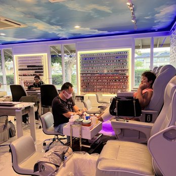 Lamour Nails and Day Spa - Andy working with clients - Nail Salons Near Me - Maui, Hawaii Lamour Nails and Day Spa - Andy working with clients - Nail Salons Near Me - Maui, Hawaii