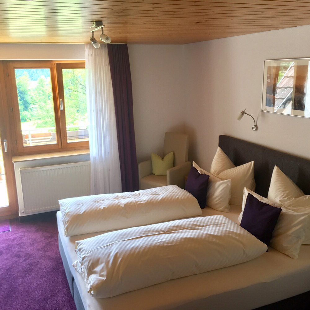 Gaststätte Ratsstüble - Our room - most comfortable bed ever. - Hotels Near Me - Simonswald, BW