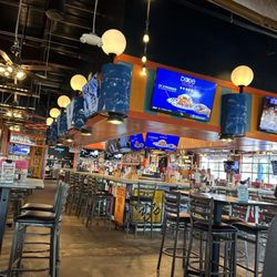 Sickies Garage Burgers & Brews - Bar early afternoon
