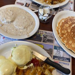 2 Eggs Benedict
