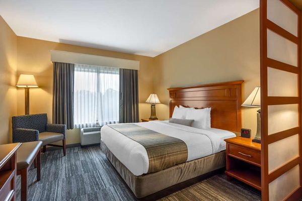 Best Western Plus University Park Inn & Suites by null