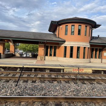 Dee Road Metra Station - Train Stations Near Me - Park Ridge, Illinois