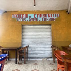 El Carboncito - Unassuming decor