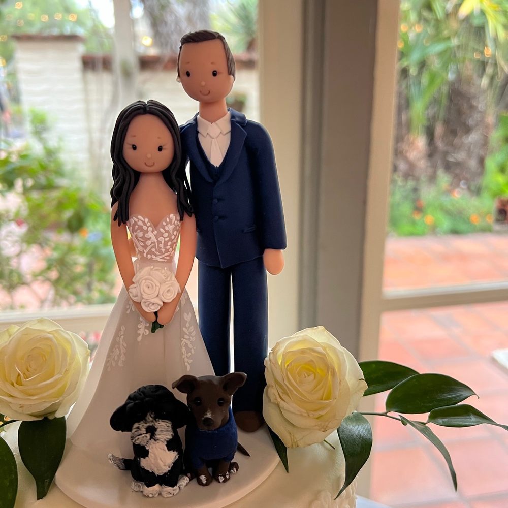 Blooming Gala - Florals on cake. - Floral Designers Near Me Blooming Gala - Florals on cake. - Floral Designers Near Me