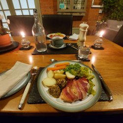 St Annes House - Our lovely candlelight dinner for anniversary.