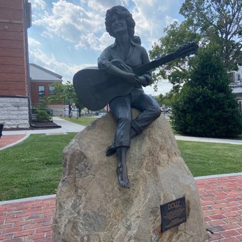 Dolly Parton Statue - Landmarks & Historical Buildings Near Me - Sevierville, Tennessee Dolly Parton Statue - Landmarks & Historical Buildings Near Me - Sevierville, Tennessee