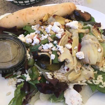 Harold's Inn - Grilled veggie salad - New American Near Me - Aliquippa, Pennsylvania