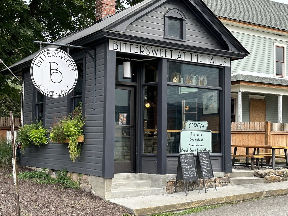 BITTERSWEET AT THE FALLS Updated July 2024 Parkview Dr, Ohiopyle, Pennsylvania Coffee