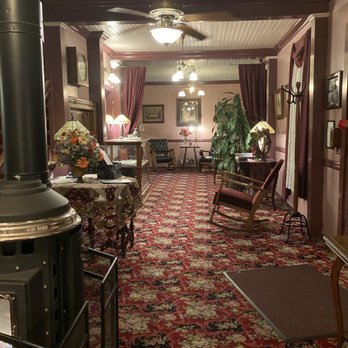 Julian Gold Rush Hotel - Cute living area - Hotels Near Me - Julian, California Julian Gold Rush Hotel - Cute living area - Hotels Near Me - Julian, California