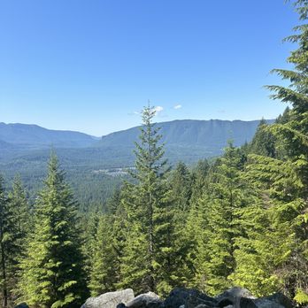 Mount Teneriffe Trail - Views! - Hiking Near Me
